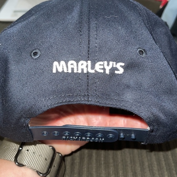 Marley’s SnapBack - Picture 2 of 2